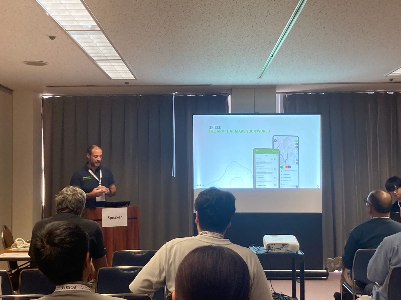 Marco Bernasocchi presenting on QField