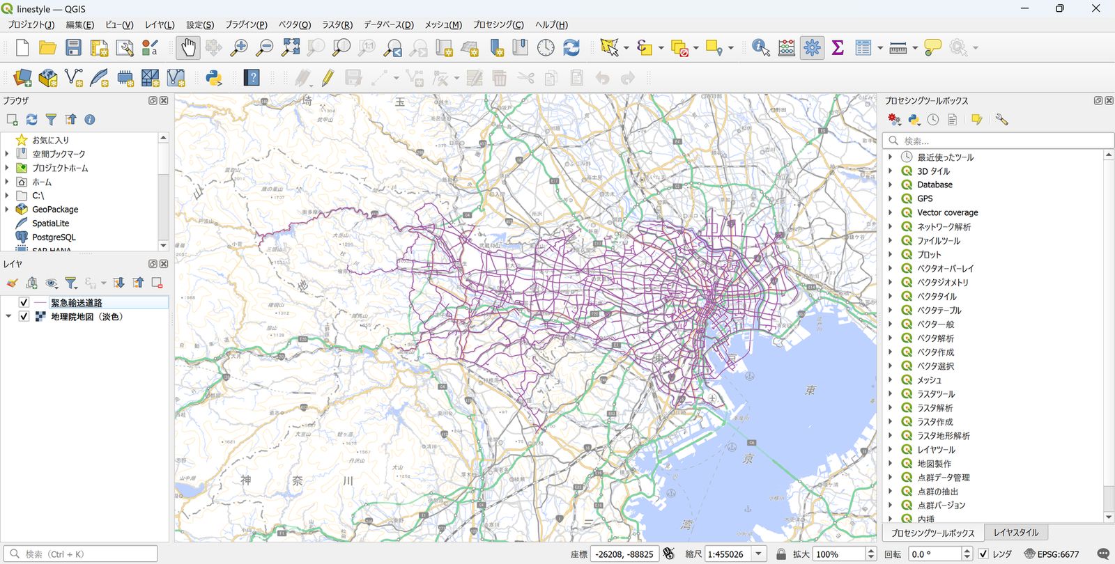 東京都の緊急輸送道路データをQGISに追加した状態（地理院タイルを背景に緊急輸送道路データ（東京都建設局）を加工して作成）